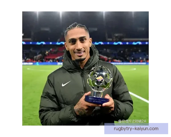 拉菲尼亚对沙特联赛兴趣持续升温，转会可能性引发关注